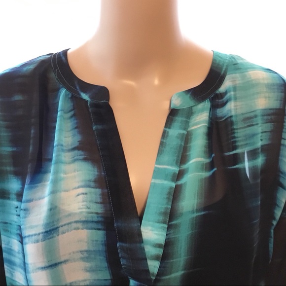 ❌SOLD❌ Vince Camuto sheer long sleeve blouse/cover - Picture 5 of 8